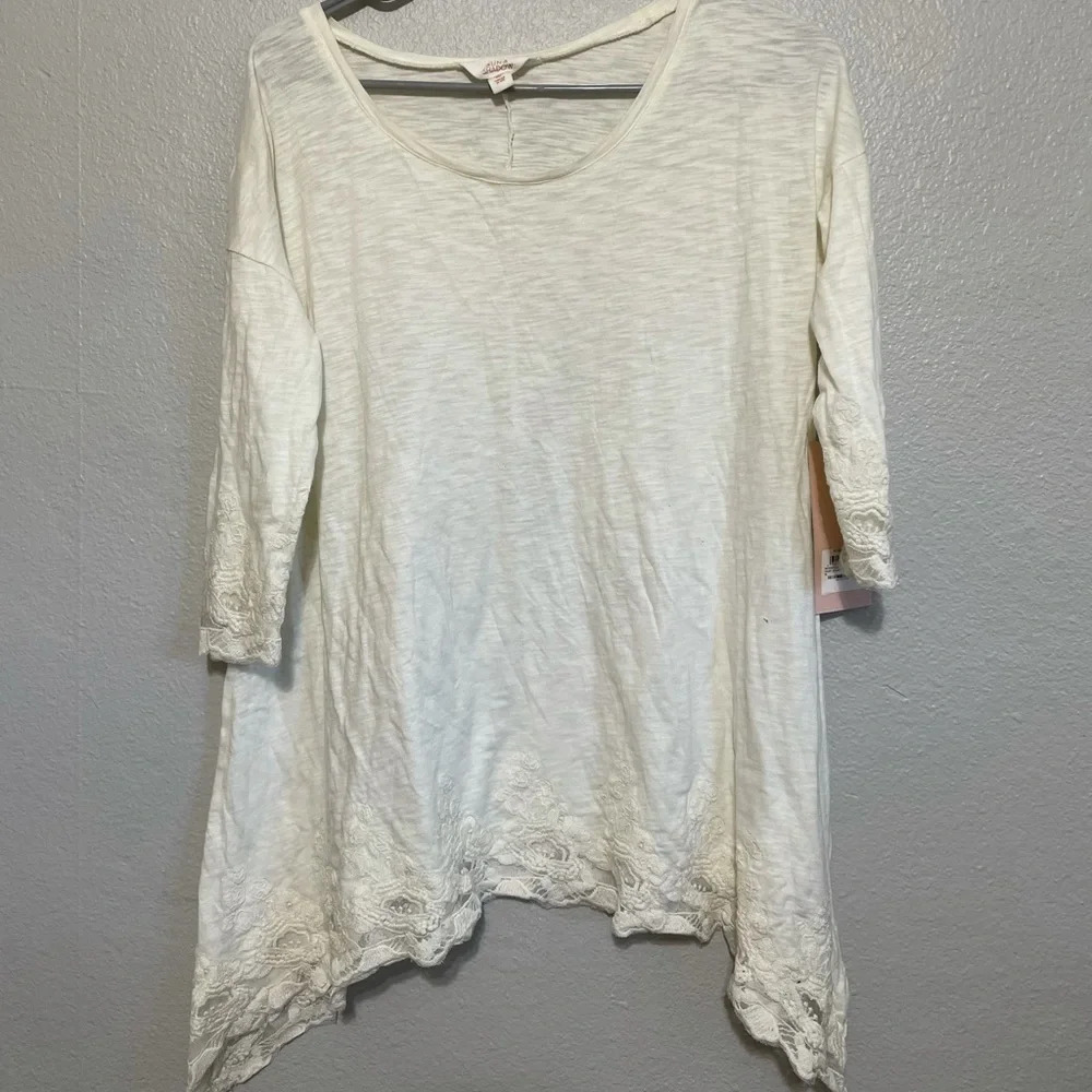 Sun & Shadow lace top NWT​​​​